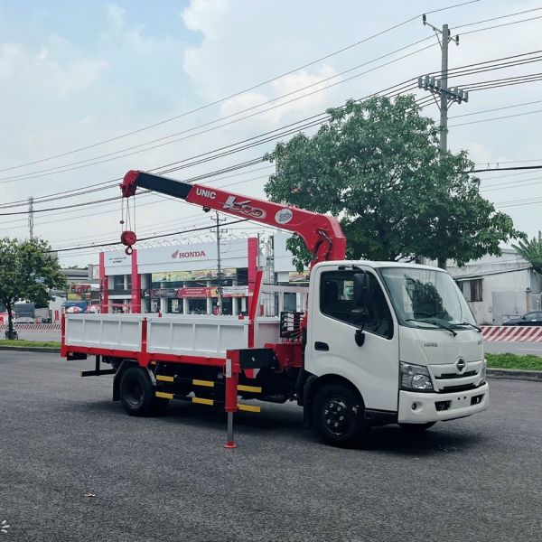 Cho thuê xe tải Hino 2 tấn gắn cần cẩu Unic 3 khúc