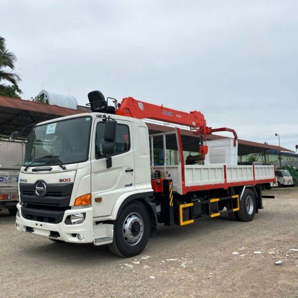 Cho thuê xe tải Hino 3 tấn gắn cần cẩu Unic có giỏ nâng người