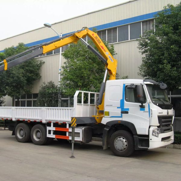 Cho thuê xe tải Howo 25 tấn gắn cần cẩu Knuckle Boom